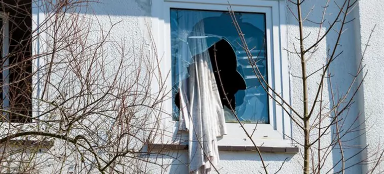 Storm Window Installation Contractors in Lake Magdalene, FL